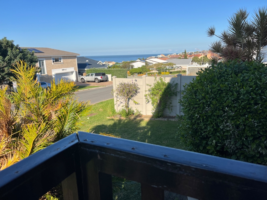 3 Bedroom Property for Sale in Wavecrest Eastern Cape